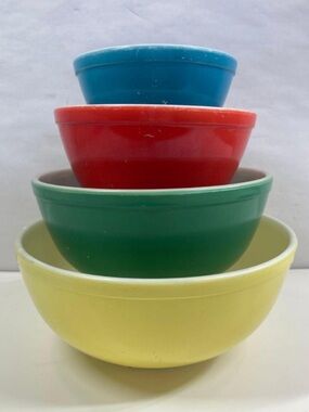 Vintage Pyrex Nesting Mixing Bowls Set of 4